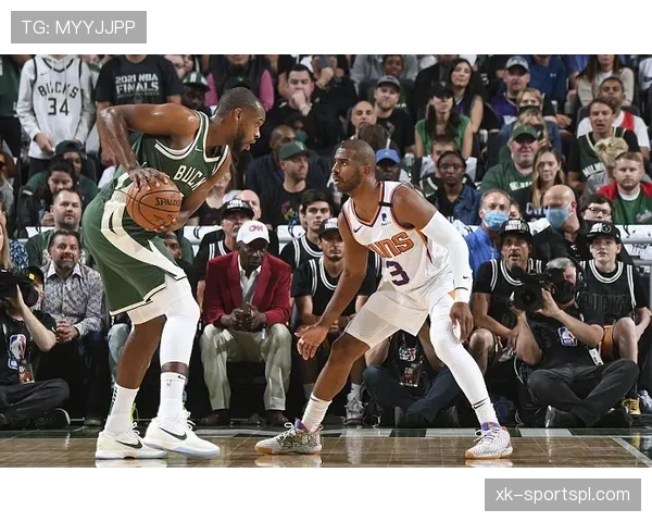 怀特利用挡拆制造空位，得分效率明显超越季后赛同期表现