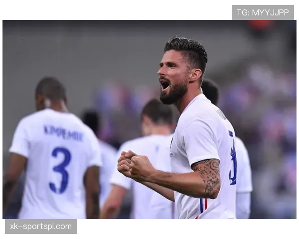 吉鲁与本泽马在前场联动上出现偏移，吉鲁更偏向单点终结驱动