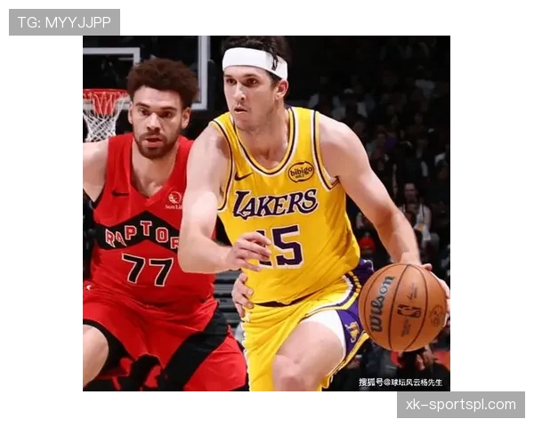 奥斯汀·里夫斯利用无球跑动拉开空间，提升球队关键时刻得分效率